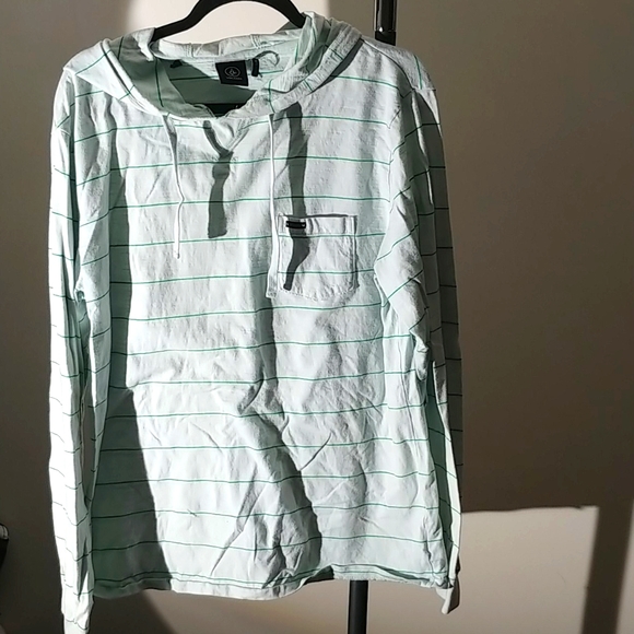 Volcom Large long t-shirt